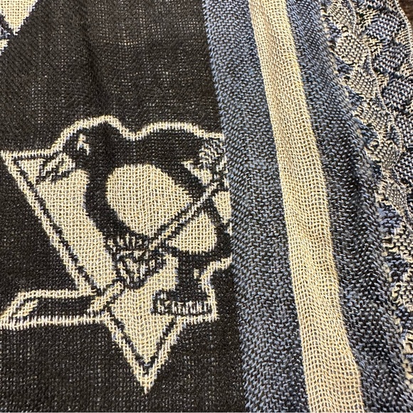 Sportin Styles NHL Pittsburgh Penguins Scarf/ Shawl w/ Fringe - Picture 2 of 9